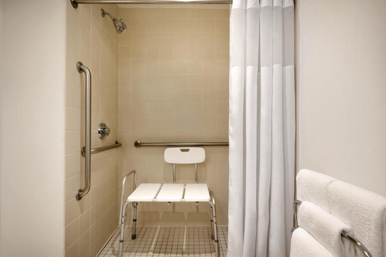 Country Inn & Suites By Radisson, Des Moines West, Ia Clive Екстериор снимка