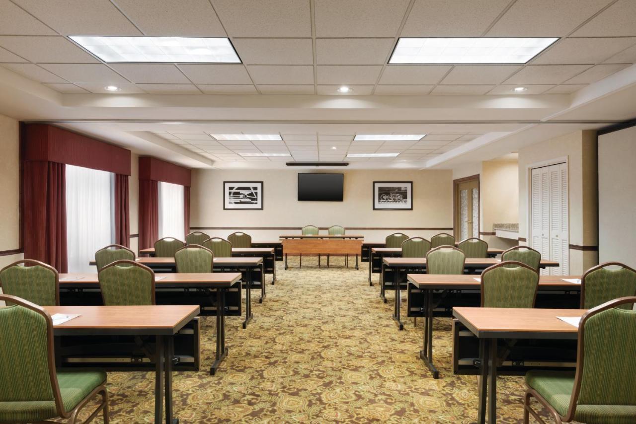 Country Inn & Suites By Radisson, Des Moines West, Ia Clive Екстериор снимка